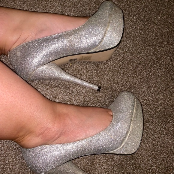 Bakers Victoria G sparkly silver heels 5inch - Picture 2 of 8